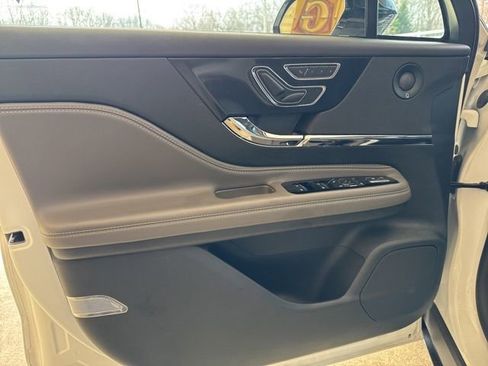 Used 2025 Lincoln Corsair Reserve w/ Equipment Group 202A image 13