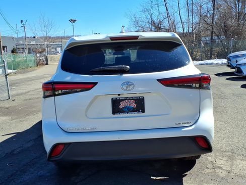 Used 2021 Toyota Highlander LE image 5
