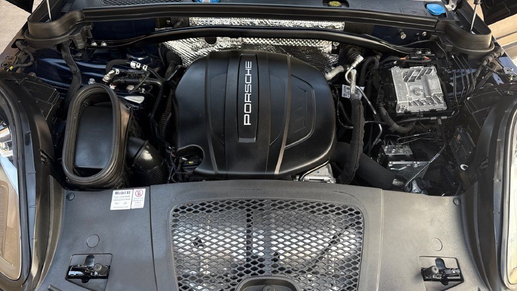 Used 2019 Porsche Macan AWD/4WD image 14