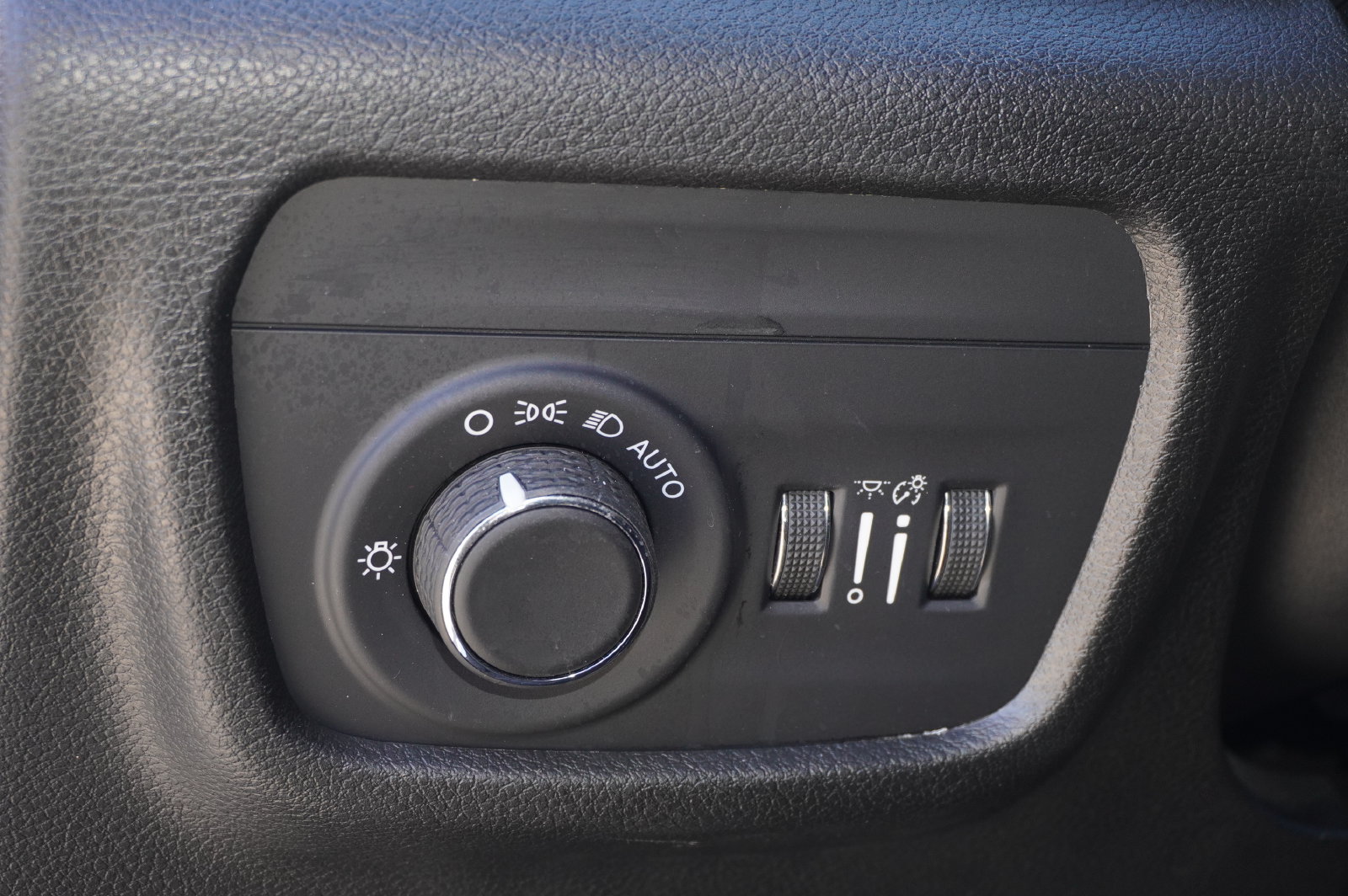 Used 2023 Jeep Grand Cherokee Altitude AWD/4WD image 13