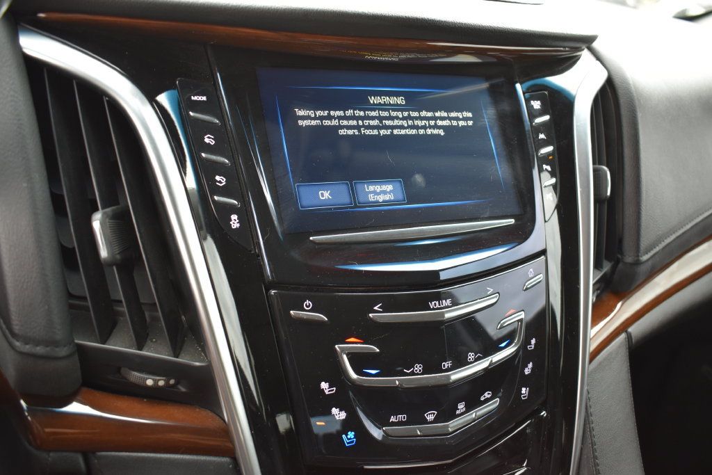Used 2019 Cadillac Escalade Premium Luxury AWD/4WD image 11
