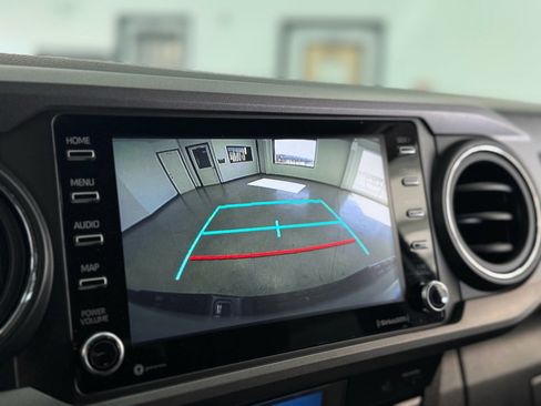 Used 2022 Toyota Tacoma TRD Sport w/ Technology Package image 23