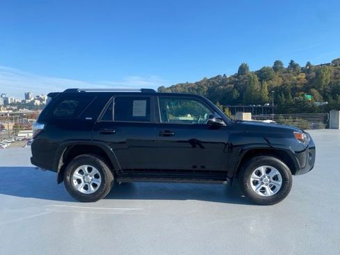 Used 2024 Toyota 4Runner SR5 Premium image 2