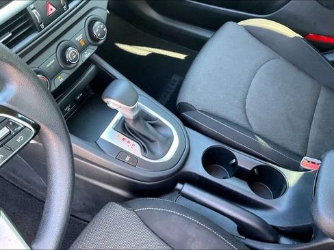 Used 2022 Kia Forte LXS FWD image 12