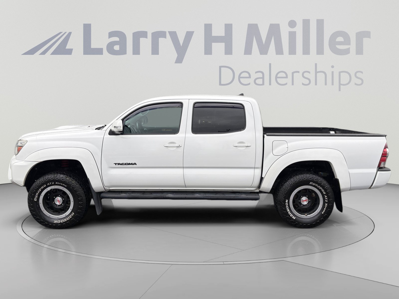 Used 2015 Toyota Tacoma TRD Pro w/ Off Road Towing Package AWD/4WD image 2