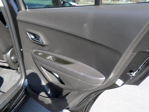 Used 2019 Chevrolet Trax LT w/ LT Convenience Package image 29