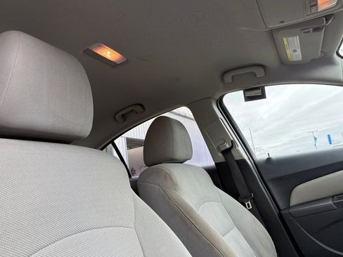 Used 2015 Chevrolet Cruze LT image 15