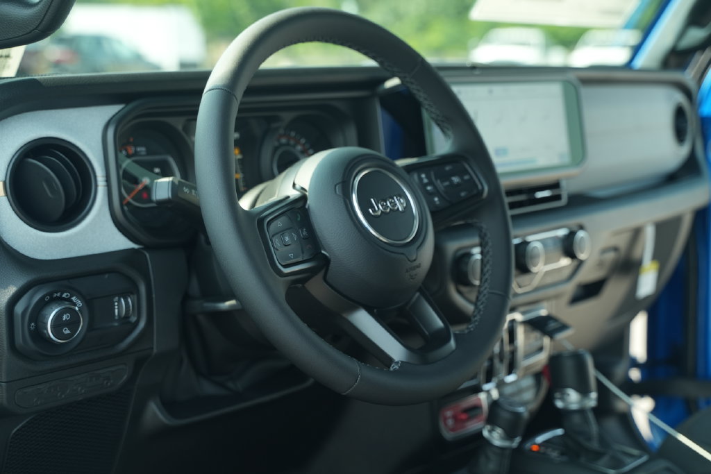New 2026 Jeep Gladiator Sport AWD/4WD image 24