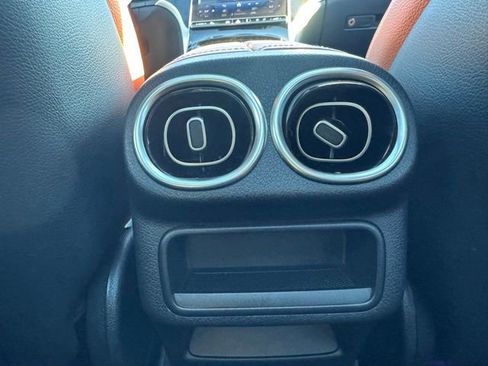 Used 2024 Mercedes-Benz GLC 300 4MATIC image 38