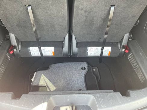 Used 2017 Ford Explorer XLT w/ Equipment Group 202A FWD image 34