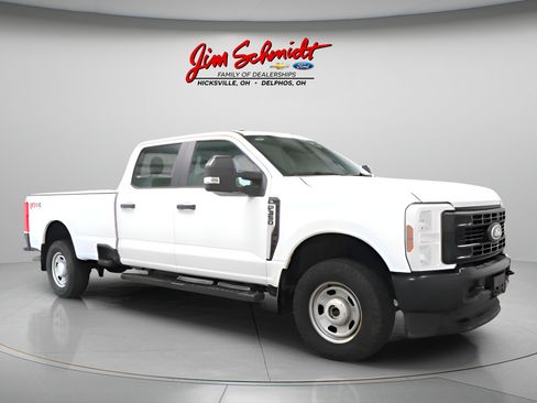 Used 2025 Ford F350 XL w/ FX4 Off-Road Package AWD/4WD image 2
