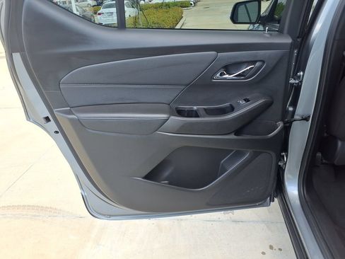 Used 2023 Chevrolet Traverse LT FWD image 19