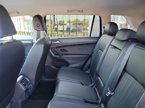 Used 2022 Volkswagen Tiguan SE image 16