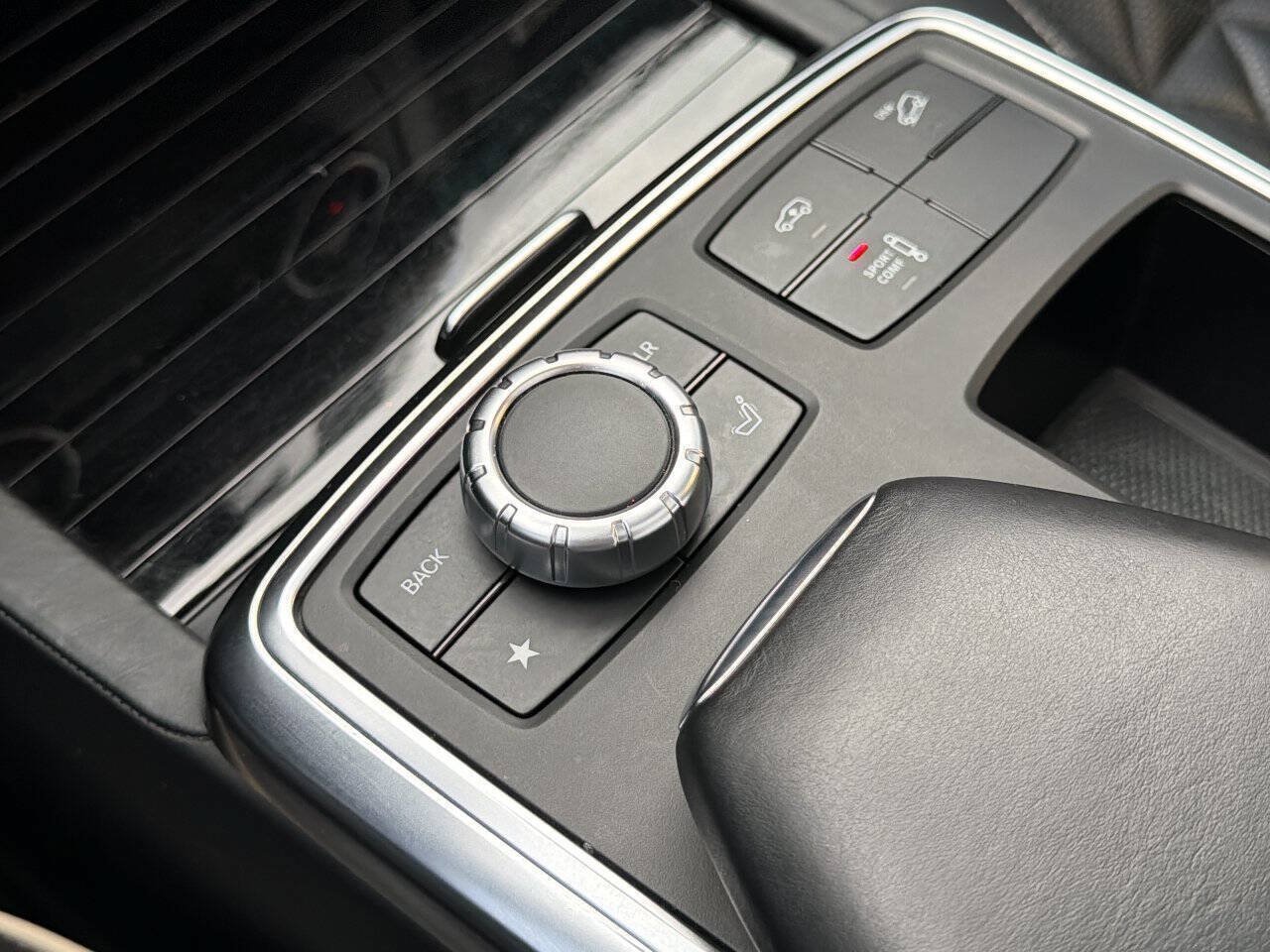 Used 2015 Mercedes-Benz GL 550 4MATIC w/ Driver Assistance Package image 50