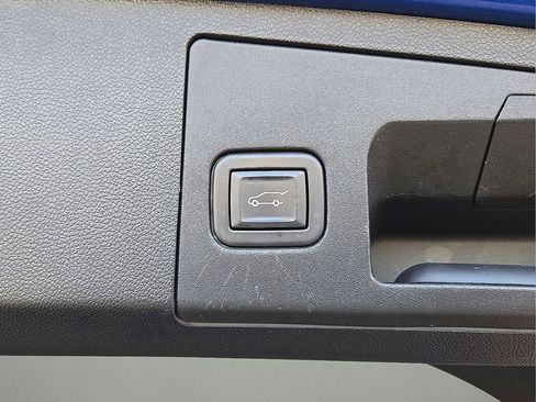 Used 2022 Cadillac XT4 Premium Luxury w/ Safety Alert Package image 16