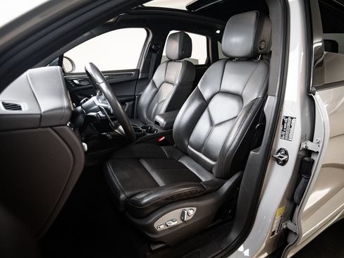 Certified 2020 Porsche Macan AWD/4WD image 5