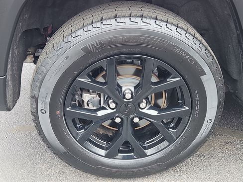 Used 2025 Jeep Grand Cherokee Altitude image 30