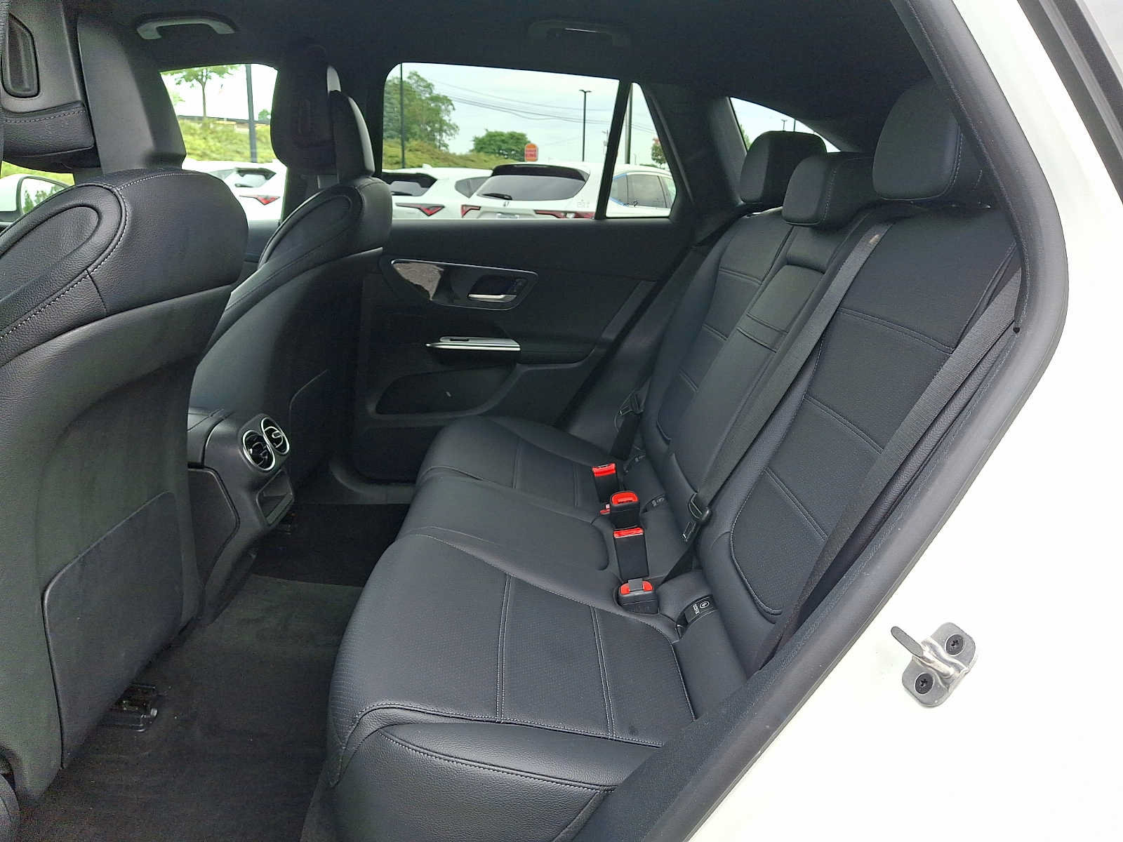 Used 2024 Mercedes-Benz GLC 300 4MATIC image 10