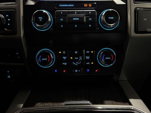 Used 2020 Ford F350 Lariat w/ Lariat Value Package AWD/4WD image 30
