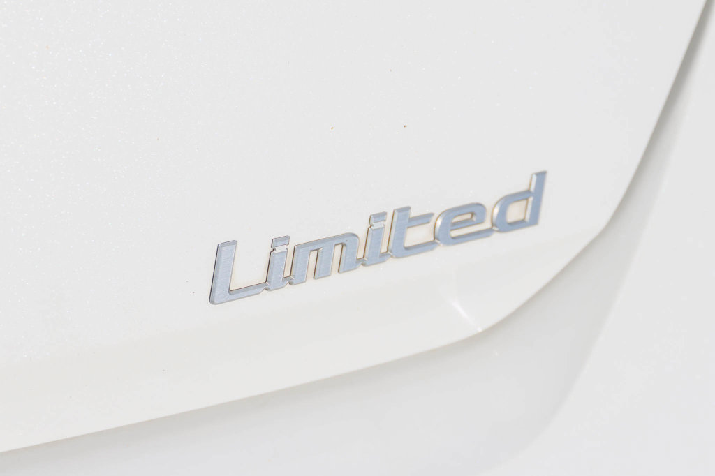 Used 2025 Hyundai Elantra Limited FWD image 8