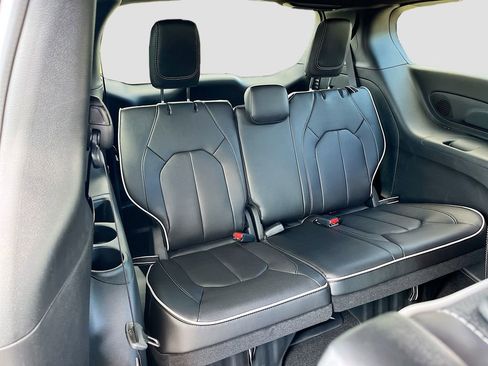 New 2026 Chrysler Pacifica Limited image 28
