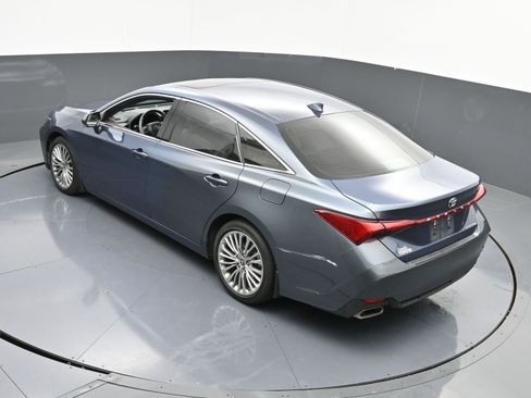 Used 2022 Toyota Avalon Limited image 32
