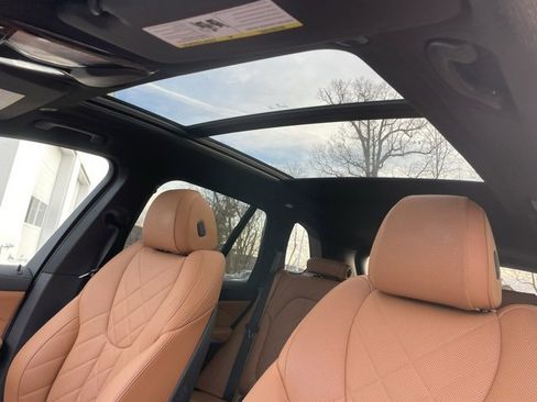 Used 2023 BMW X5 xDrive40i w/ M Sport Package image 23