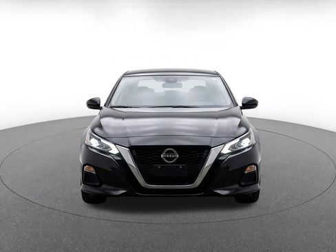 Used 2025 Nissan Altima 2.5 SV FWD image 2
