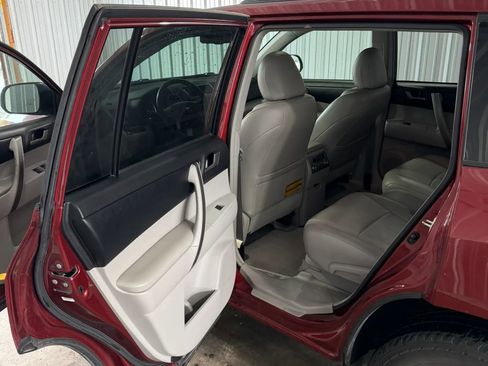 Used 2010 Toyota Highlander SE FWD image 11