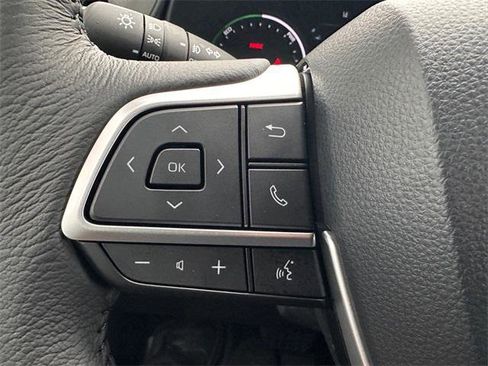 Certified 2025 Toyota Sienna XLE image 19