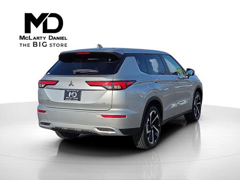 Used 2024 Mitsubishi Outlander SE image 5
