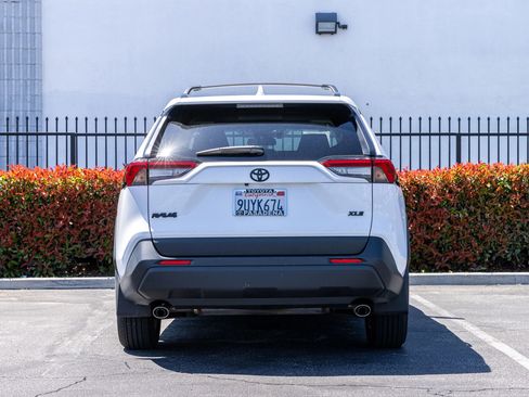 Used 2025 Toyota RAV4 XLE FWD image 7