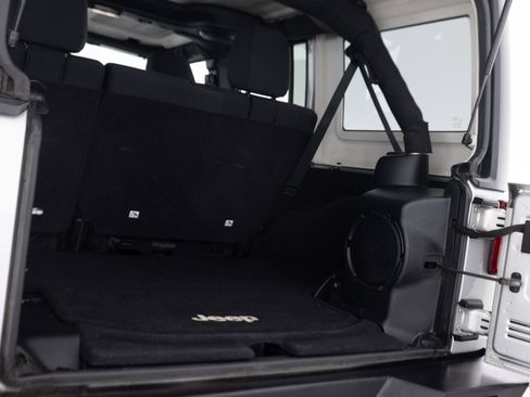 Used 2012 Jeep Wrangler Unlimited Rubicon w/ Connectivity Group AWD/4WD image 41