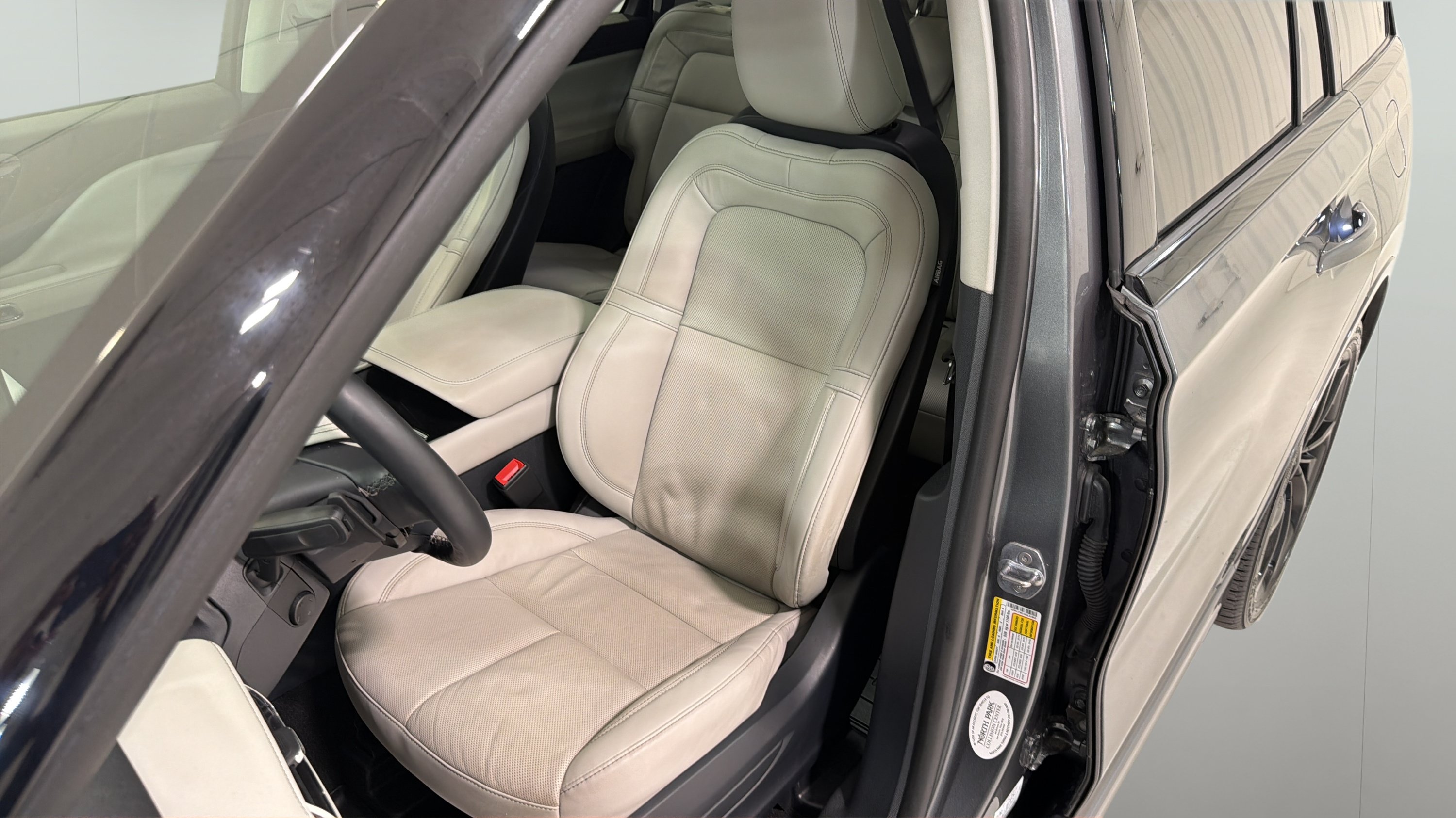 Used 2025 Lincoln Aviator Reserve w/ Jet Appearance Package RWD image 10