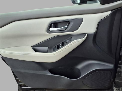 Used 2024 Nissan Rogue SV image 15