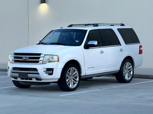 Used 2017 Ford Expedition Platinum RWD image 3