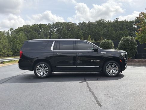 Used 2021 GMC Yukon XL SLT w/ SLT Premium Package AWD/4WD image 5