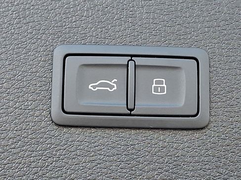 Used 2025 Audi Q5 2.0T Premium image 30