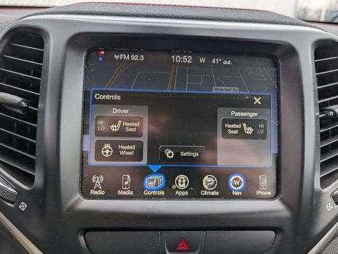 Used 2017 Jeep Cherokee Trailhawk image 4