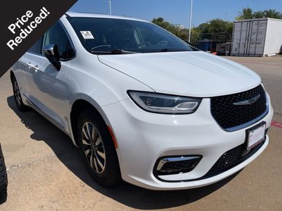 Used 2023 Chrysler Pacifica Limited