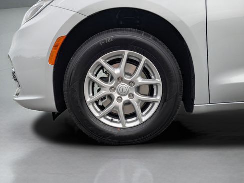 New 2026 Chrysler Pacifica Select image 55