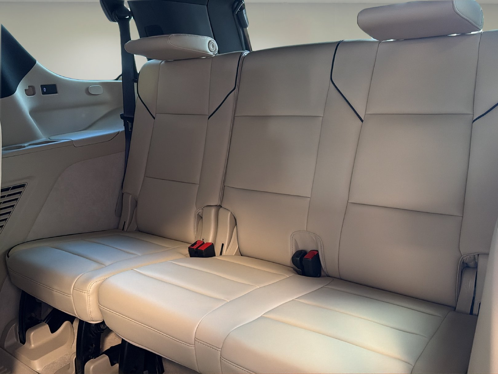 Certified 2022 Cadillac Escalade Premium Luxury RWD image 14