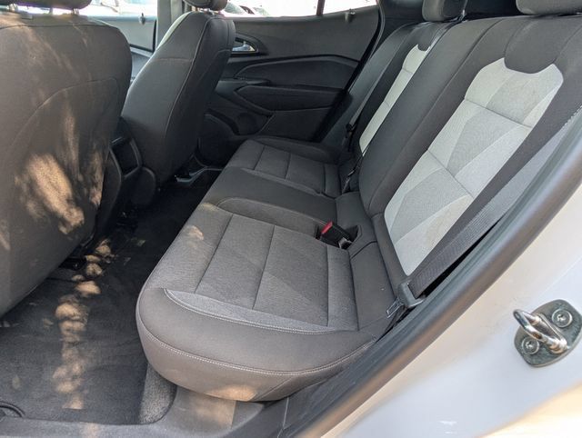 Used 2024 Chevrolet Trax RS FWD image 23