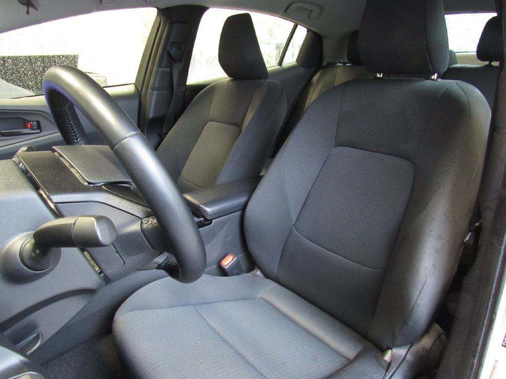 Certified 2025 Toyota Prius LE FWD image 11