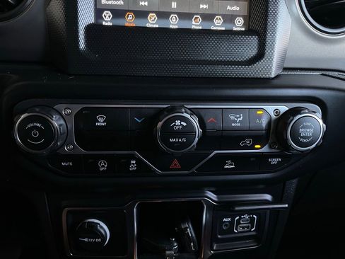 Used 2022 Jeep Wrangler Unlimited Sport image 43