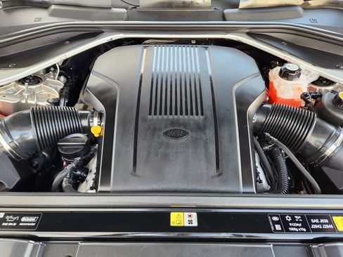 Used 2024 Land Rover Range Rover Long Wheelbase SE image 33