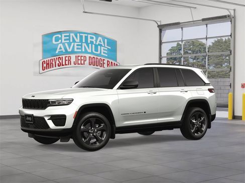 New 2025 Jeep Grand Cherokee Laredo image 2