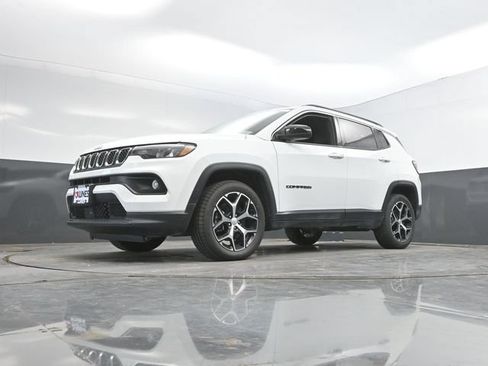 Used 2024 Jeep Compass Latitude AWD/4WD image 46