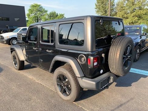 Used 2022 Jeep Wrangler Unlimited Sport AWD/4WD image 2