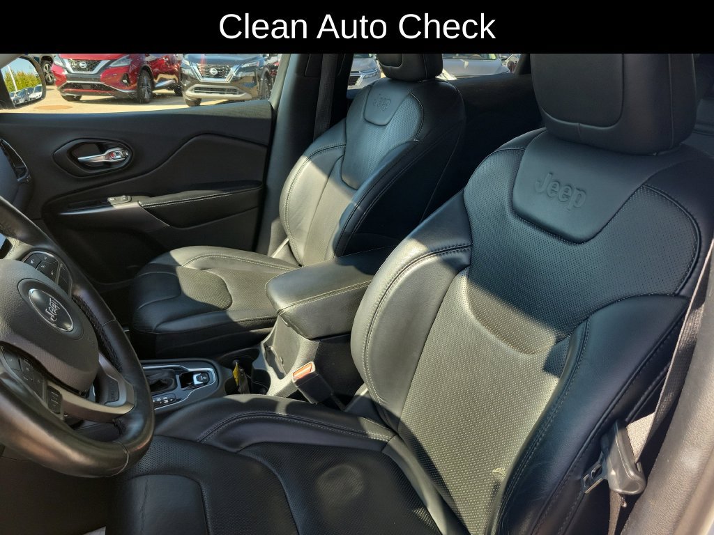 Used 2019 Jeep Cherokee Limited w/ Luxury Group AWD/4WD image 6